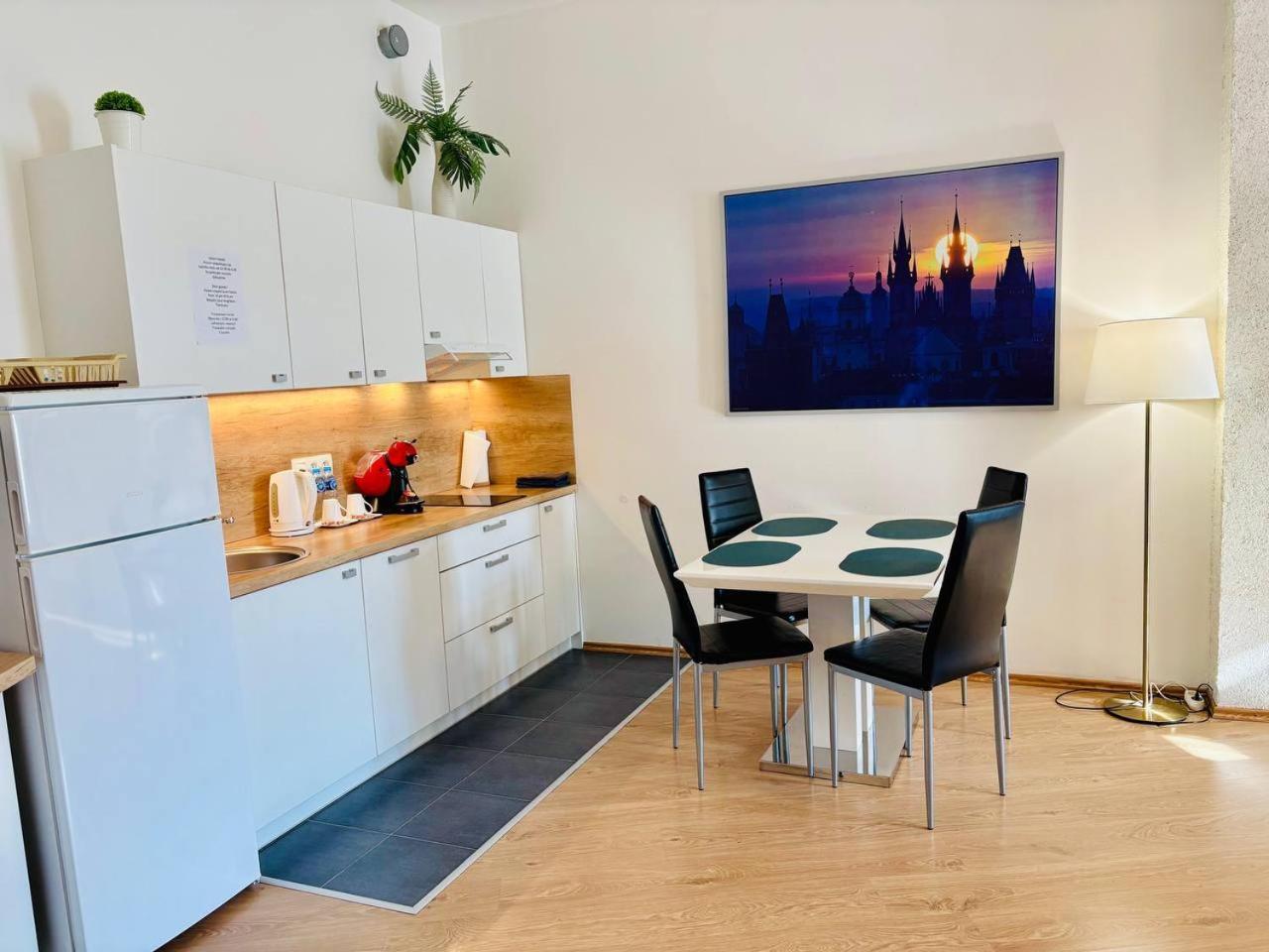 Maria Apartments - Free Parking Прага Екстериор снимка
